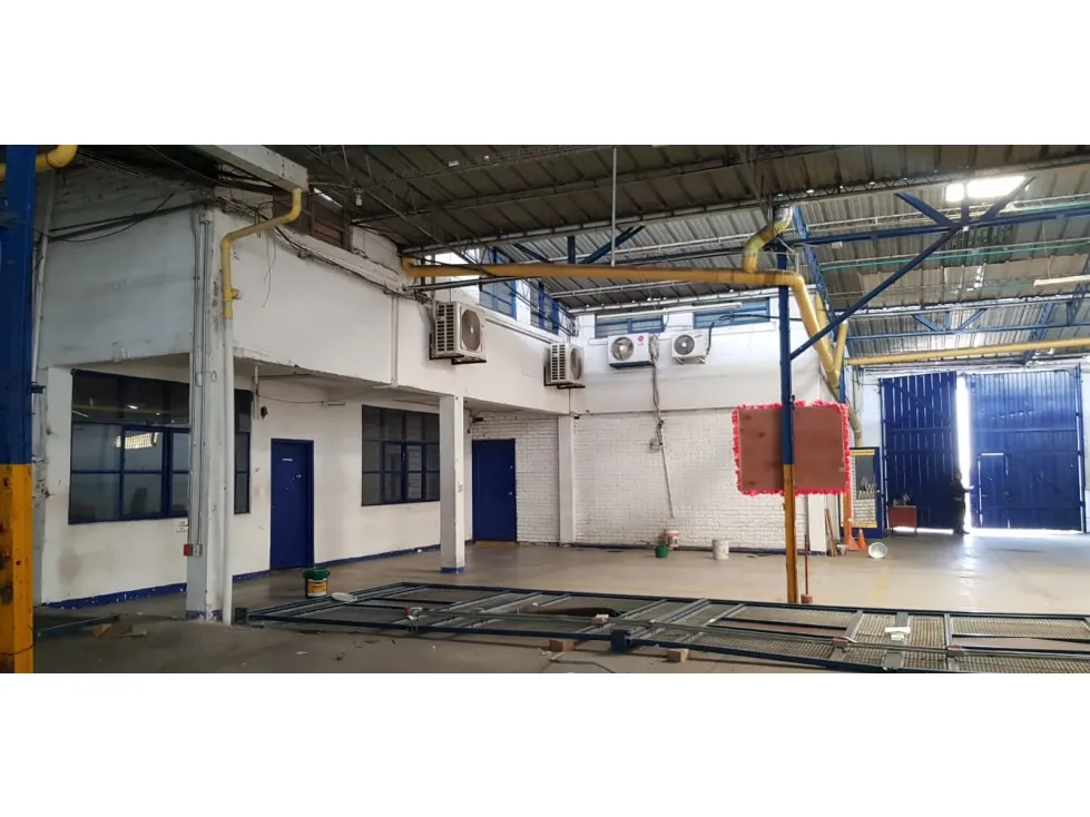 Bodega en arriendo en San Nicolas, Cali, 2000 m² · foto 4 de 5