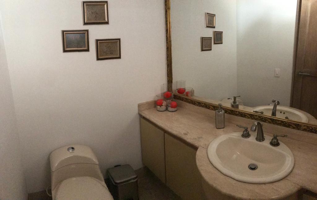 Casa de 5 alcobas en venta en San Lucas, Medellín, 331 m² · foto 8 de 18