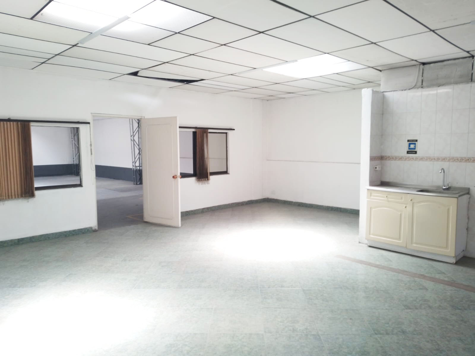 Bodega en arriendo en Noel, Medellín, 200 m² · foto 11 de 18