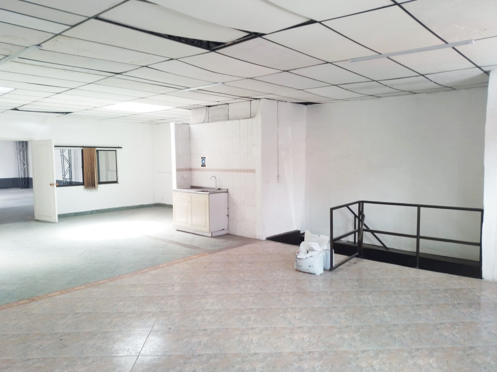 Bodega en arriendo en Noel, Medellín, 200 m² · foto 12 de 18