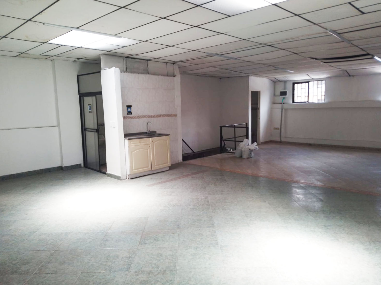 Bodega en arriendo en Noel, Medellín, 200 m² · foto 6 de 18