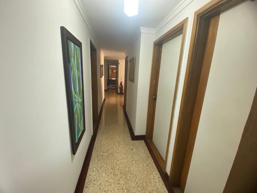 Apartamento de 4 alcobas en arriendo en La Aguacatala, Medellín, 280 m² · foto 13 de 18