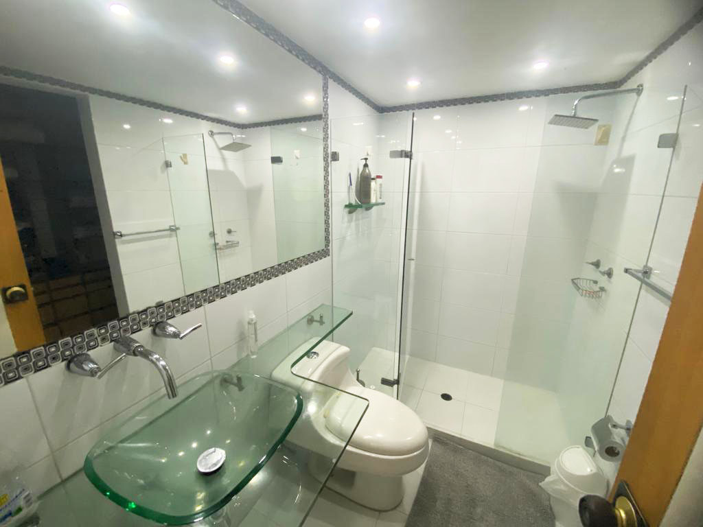 Apartamento de 4 alcobas en arriendo en La Aguacatala, Medellín, 280 m² · foto 15 de 18