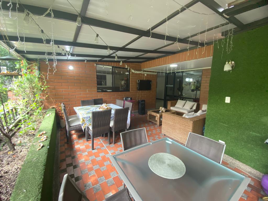 Apartamento de 4 alcobas en arriendo en La Aguacatala, Medellín, 280 m² · foto 16 de 18