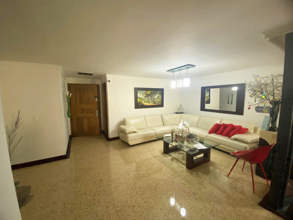 Apartamento de 4 alcobas en arriendo en La Aguacatala, Medellín, 280 m² · foto 3 de 18