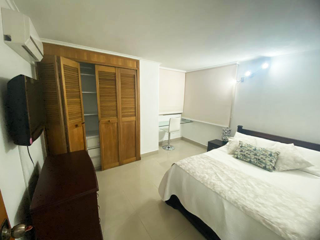 Apartamento de 4 alcobas en arriendo en La Aguacatala, Medellín, 280 m² · foto 8 de 18