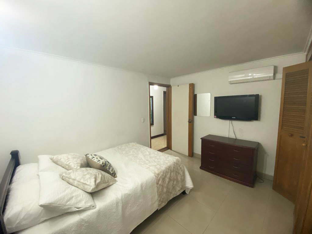 Apartamento de 4 alcobas en arriendo en La Aguacatala, Medellín, 280 m² · foto 9 de 18