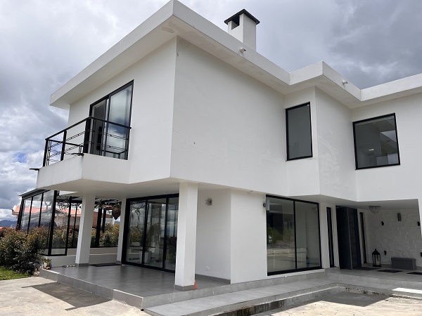 Casa de 3 alcobas en venta en Yerbabuena, Sopó, 320 m² · foto 2 de 24