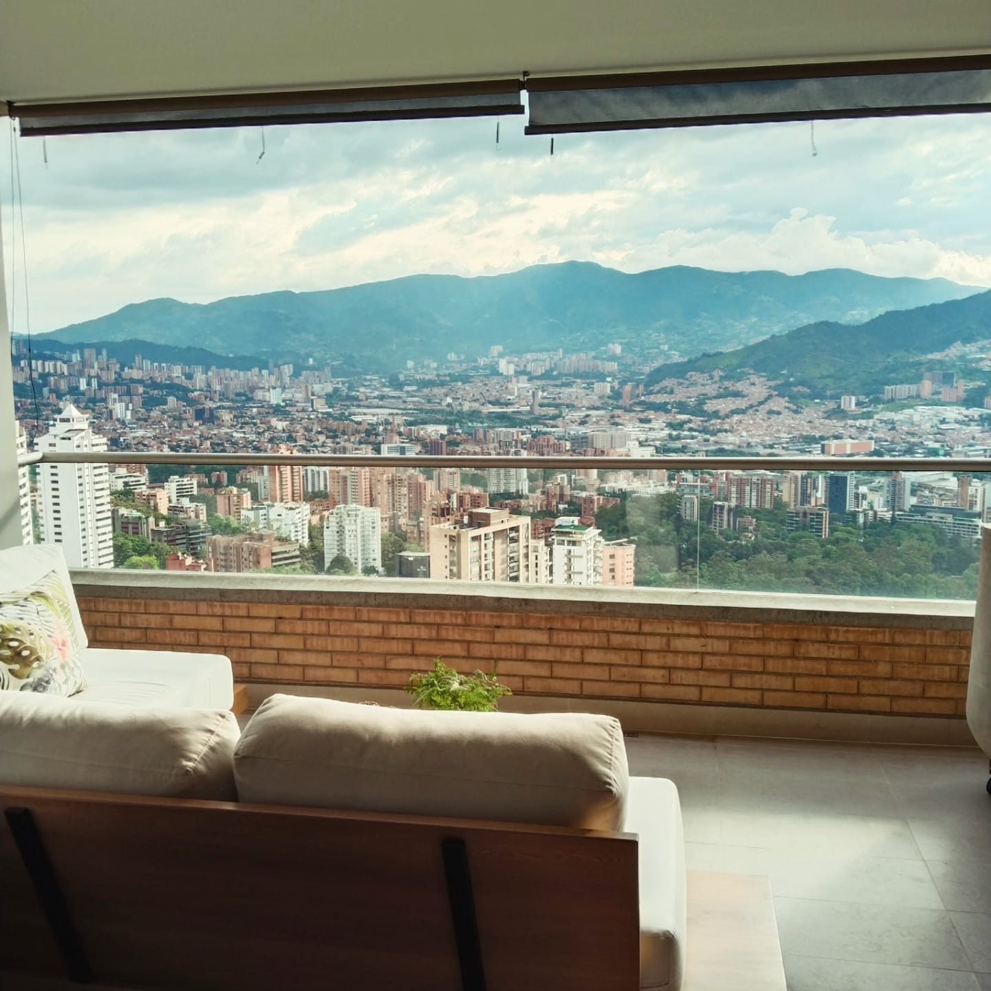 Apartamento de 3 alcobas en venta en Los Balsos No.2, Medellín, 204 m² · foto 2 de 10