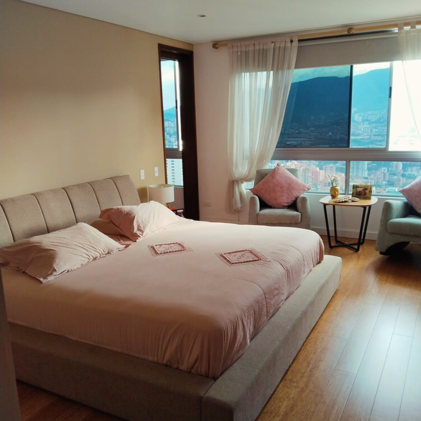 Apartamento de 3 alcobas en venta en Los Balsos No.2, Medellín, 204 m² · foto 8 de 10