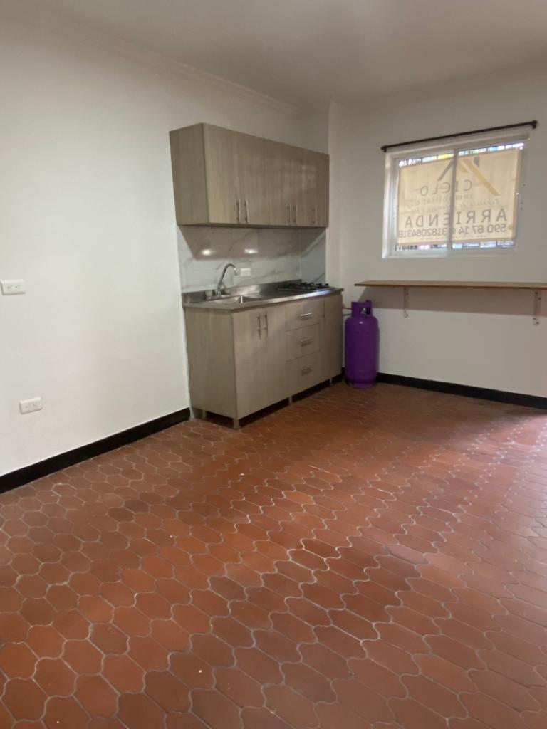 Apartaestudio en arriendo en Las Acacias, Medellín, 18 m² · foto 2 de 13
