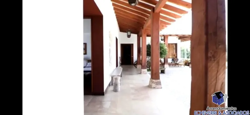 Casa de 4 alcobas en venta en Centro, Rionegro · foto 3 de 10