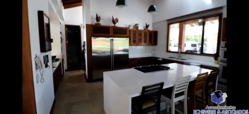 Casa de 4 alcobas en venta en Centro, Rionegro · foto 4 de 10