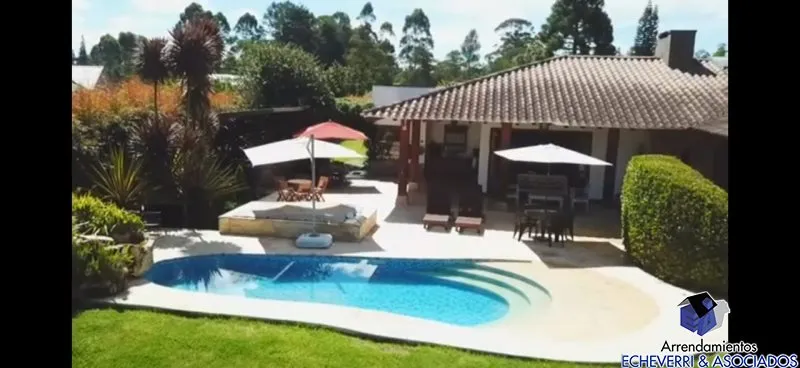 Casa de 4 alcobas en venta en Centro, Rionegro · foto 9 de 10