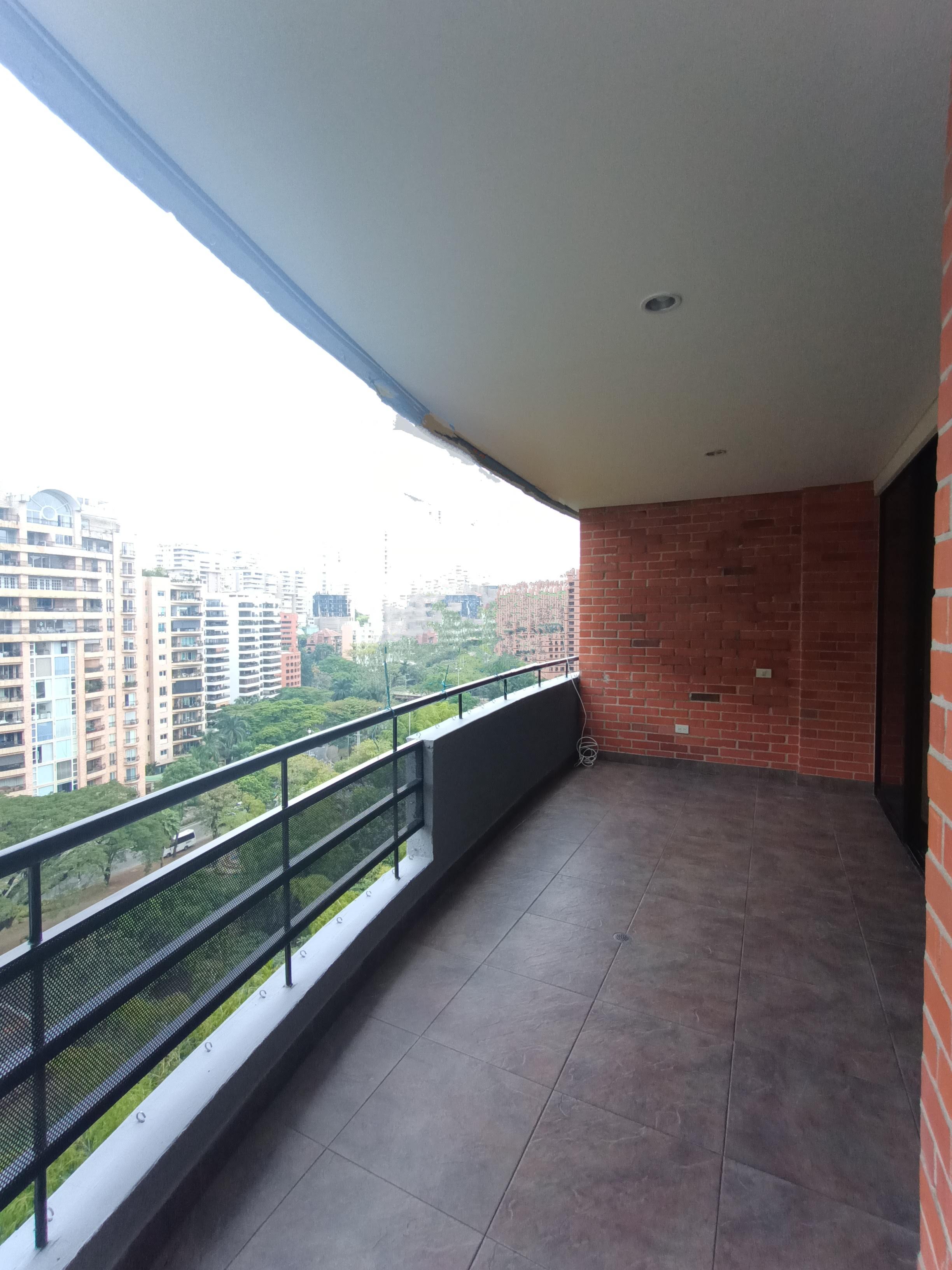 Apartamento de 4 alcobas en venta en Aguacatal, Cali, 192 m² · foto 18 de 24