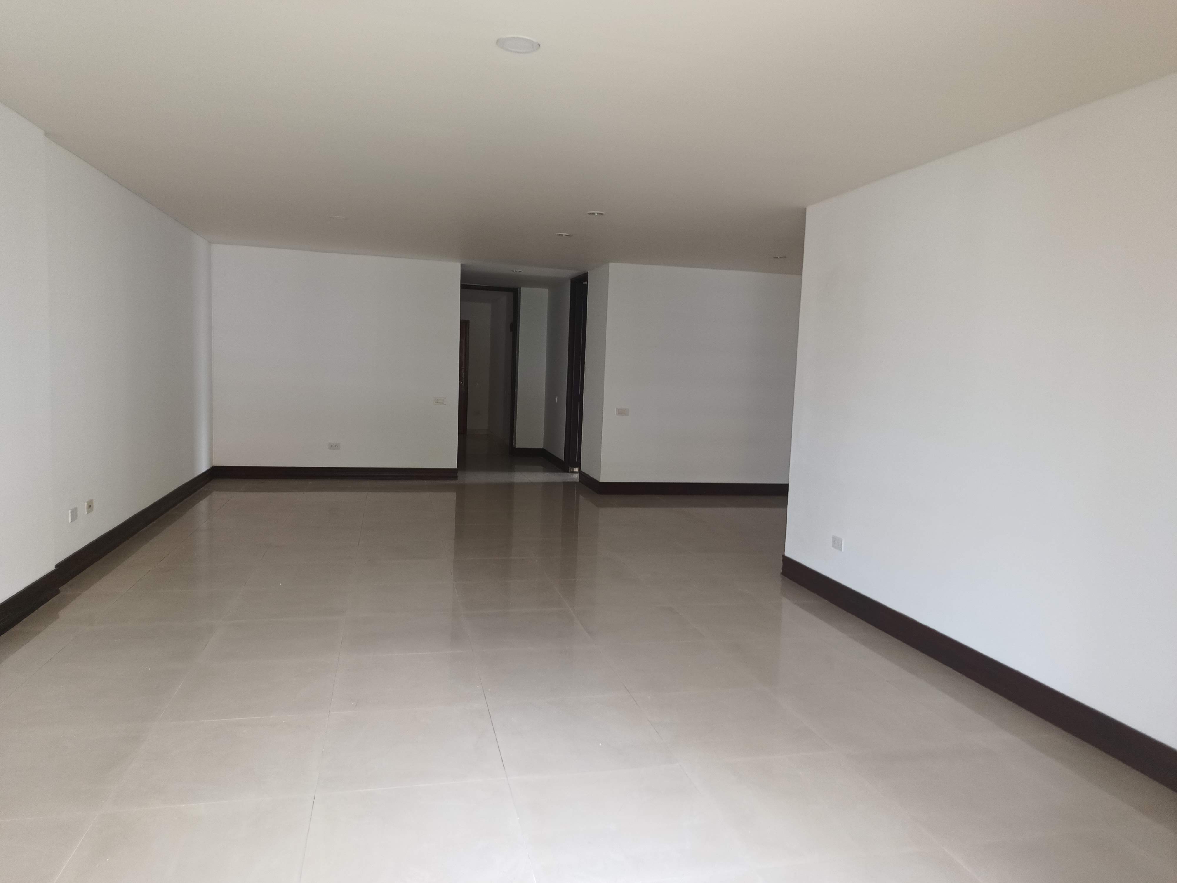 Apartamento de 4 alcobas en venta en Aguacatal, Cali, 192 m² · foto 3 de 24
