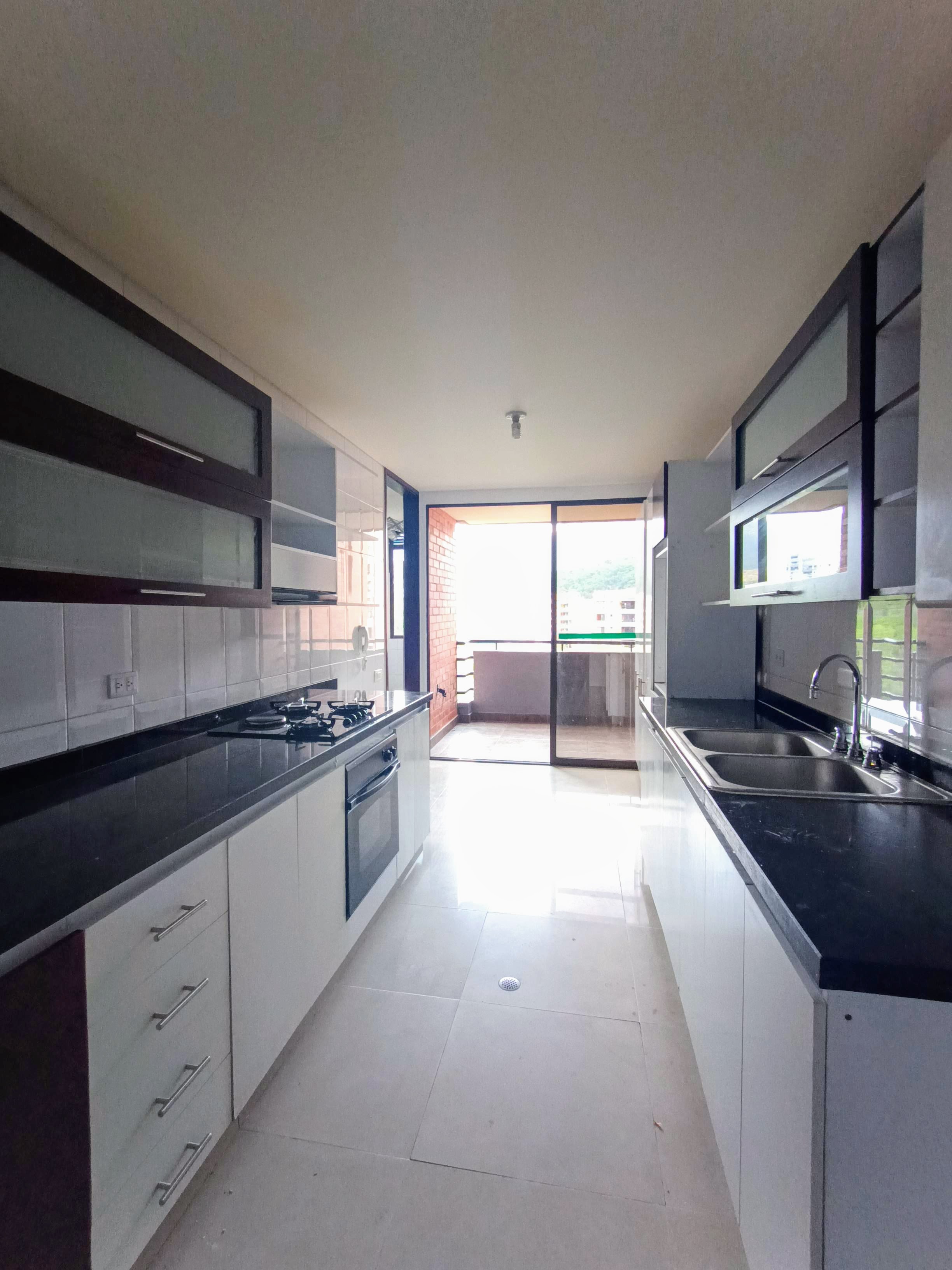 Apartamento de 4 alcobas en venta en Aguacatal, Cali, 192 m² · foto 8 de 24