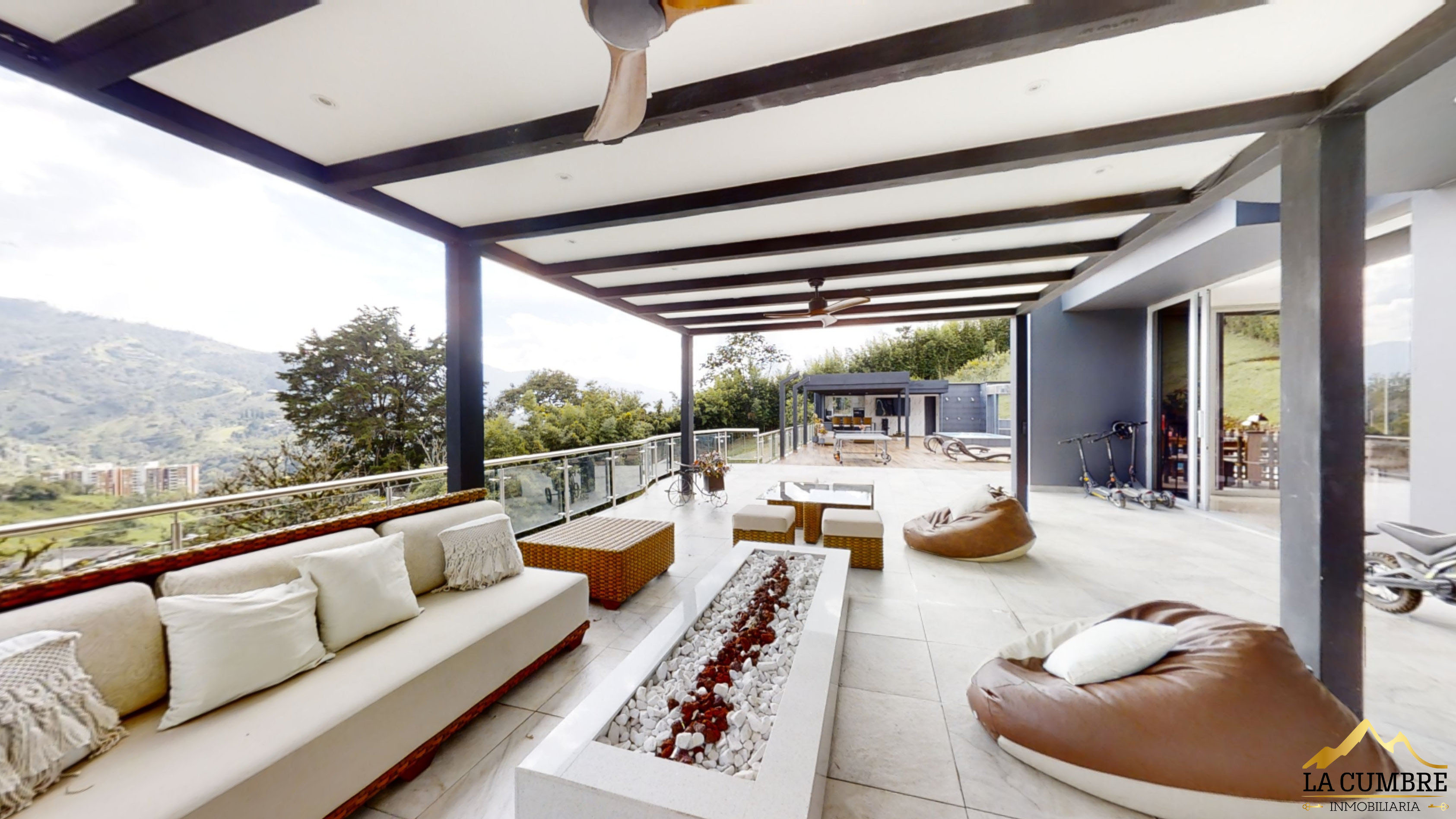Casa de 6 alcobas en venta en Loma Del Escobero, Envigado, 434 m² · foto 13 de 15