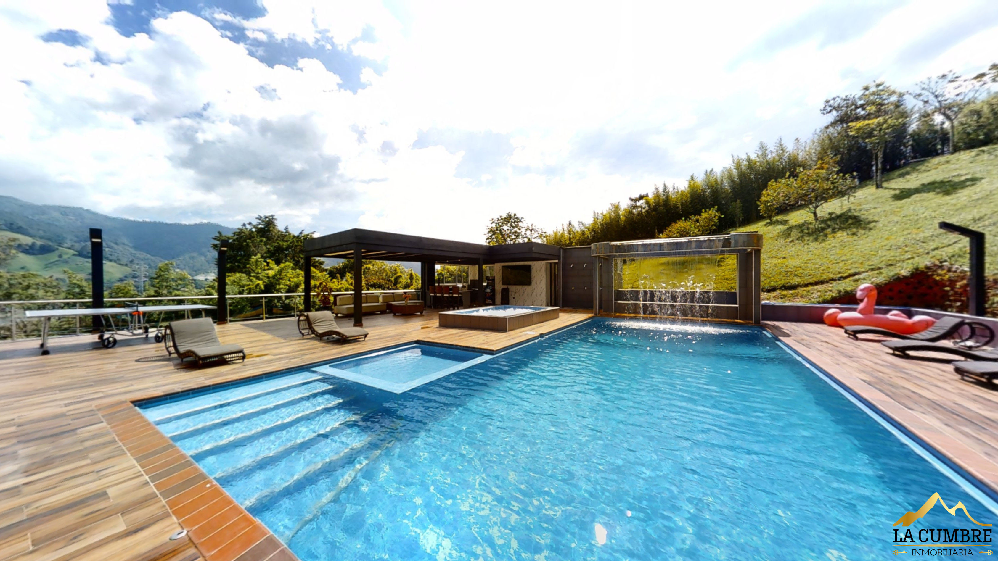 Casa de 6 alcobas en venta en Loma Del Escobero, Envigado, 434 m² · foto 2 de 15