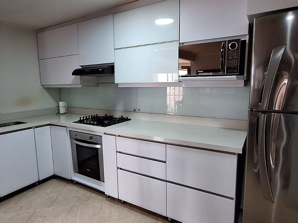 Apartamento de 3 alcobas en arriendo en Castropol, Medellín, 87 m² · foto 4 de 17
