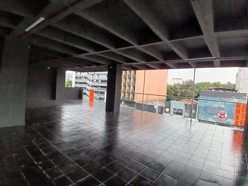 Local en arriendo en Laureles, Medellín, 550 m² · foto 6 de 11