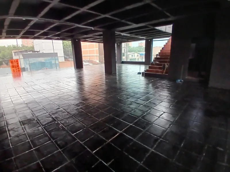 Local en arriendo en Laureles, Medellín, 550 m² · foto 8 de 11