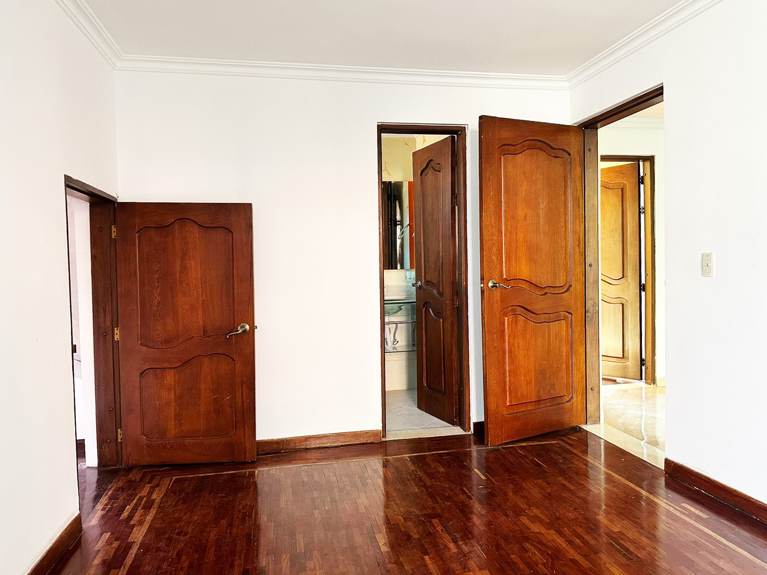 Casa de 4 alcobas en venta en Altos Del Poblado, Medellín, 330 m² · foto 11 de 15