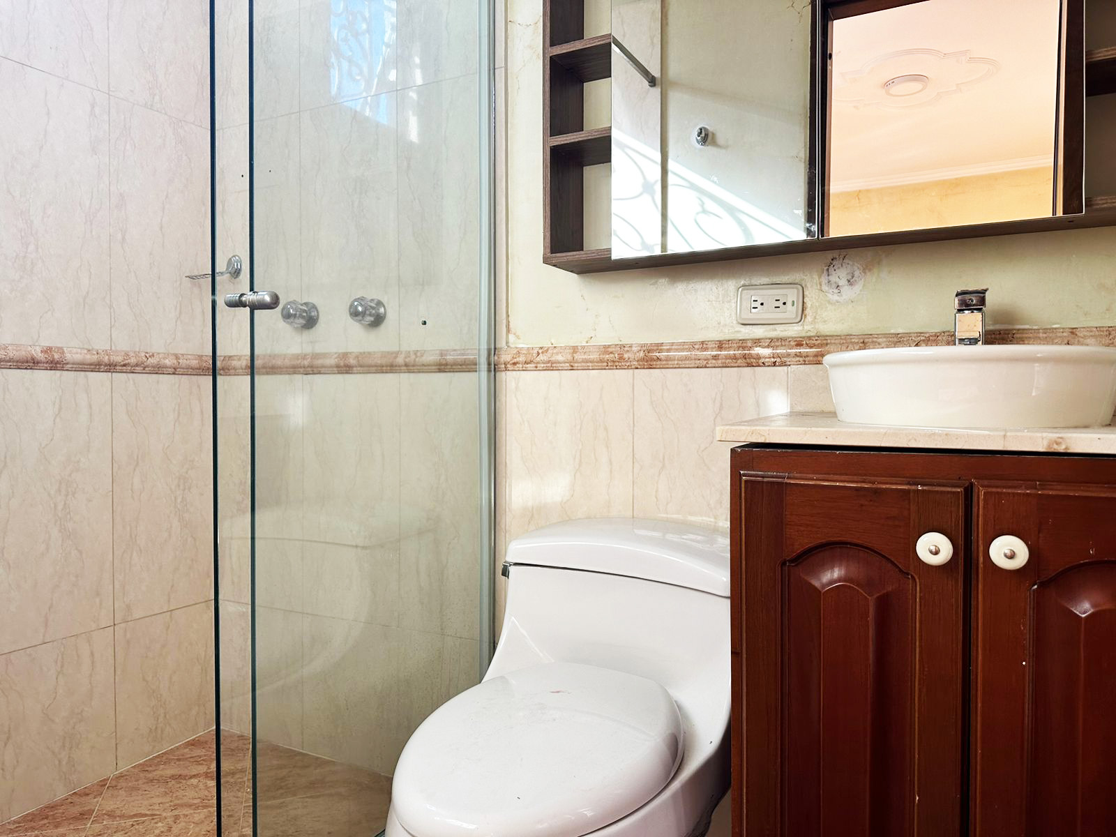Casa de 4 alcobas en venta en Altos Del Poblado, Medellín, 330 m² · foto 3 de 15