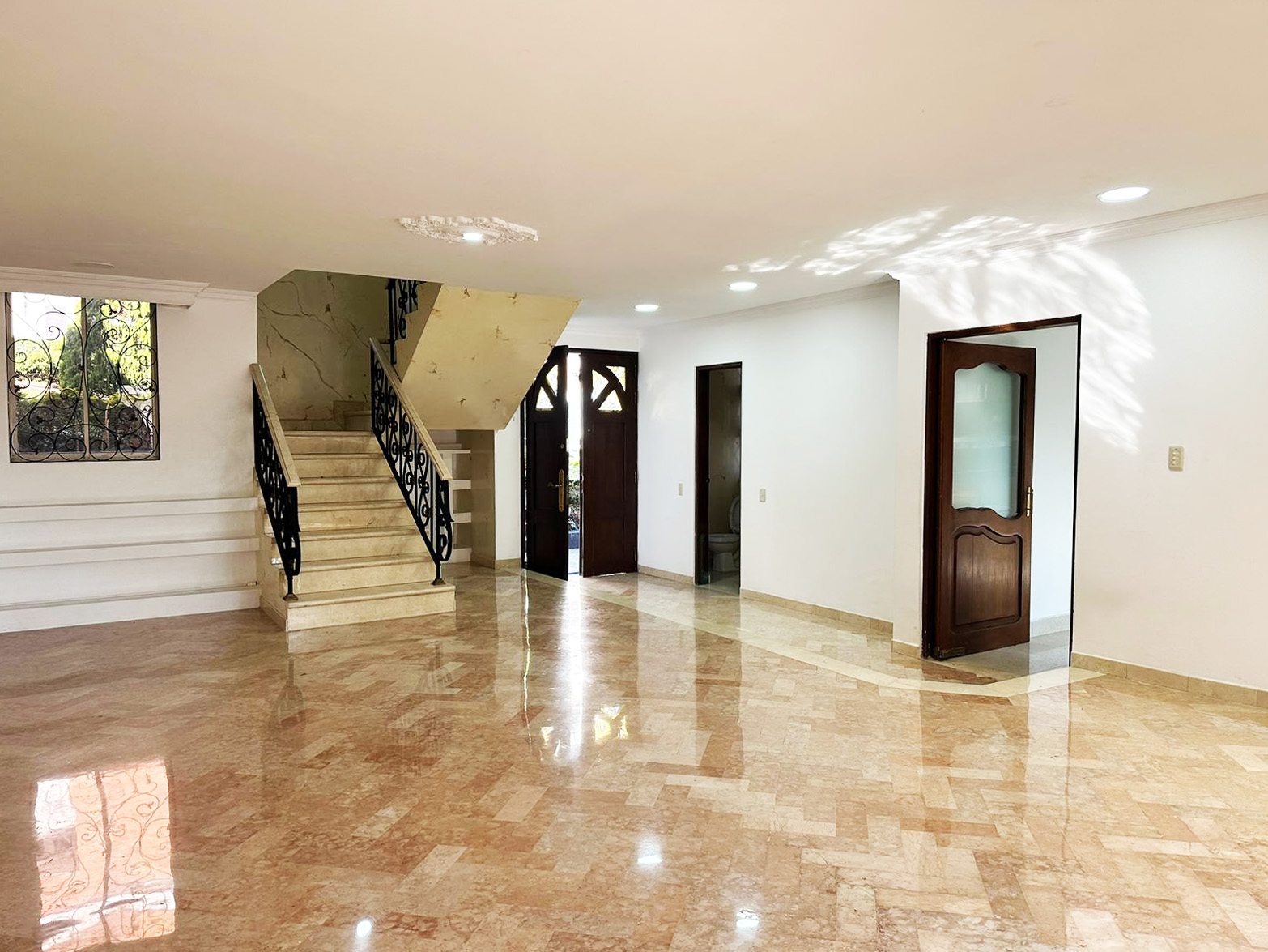 Casa de 4 alcobas en venta en Altos Del Poblado, Medellín, 330 m² · foto 9 de 15