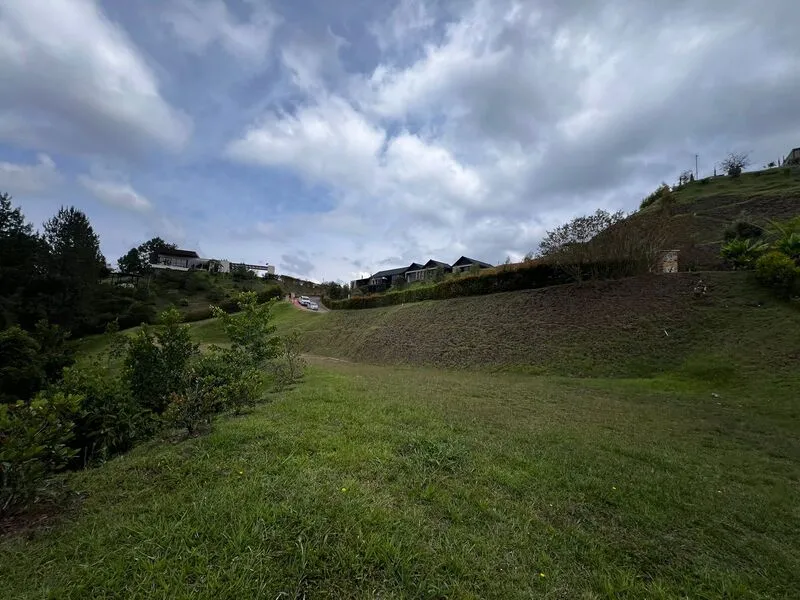 Lote en venta en El Porvenir, Rionegro, 3824 m² · foto 2 de 12