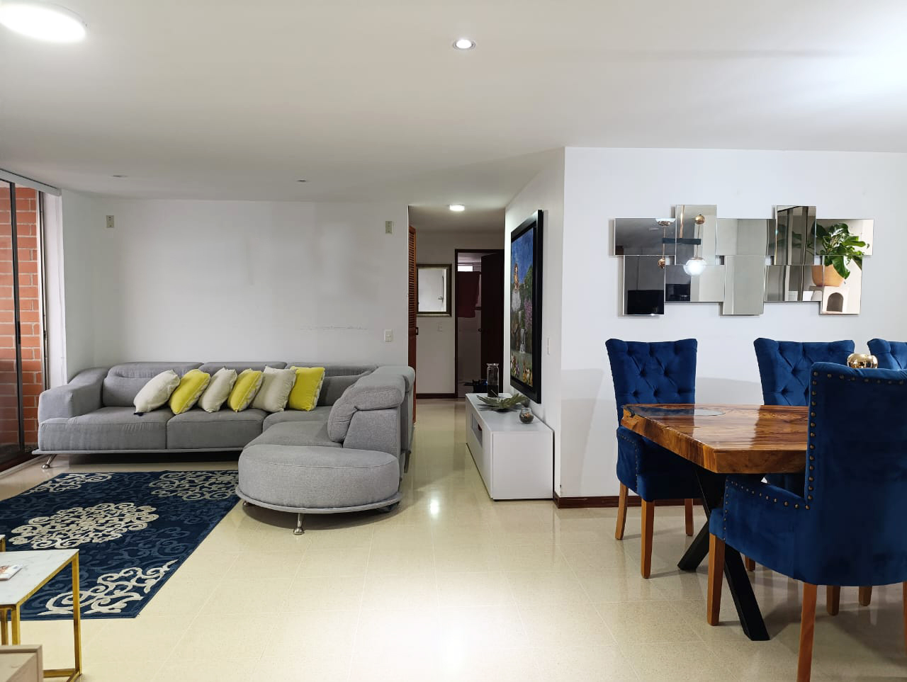 Apartamento de 3 alcobas en arriendo en El Diamante 2, Medellín, 130 m² · foto 2 de 19