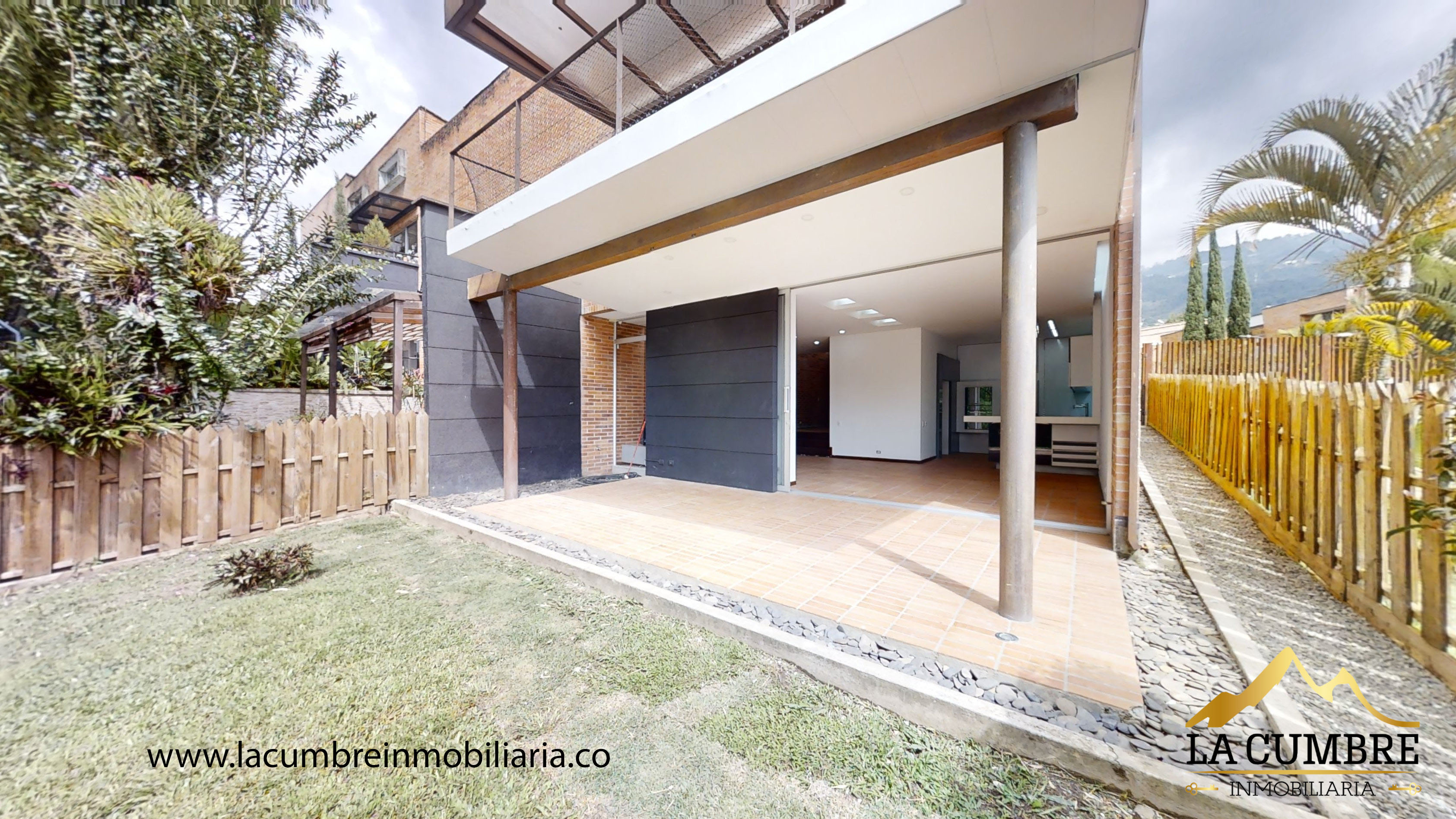 3BR House in Loma del Esmeraldal (287 m²)