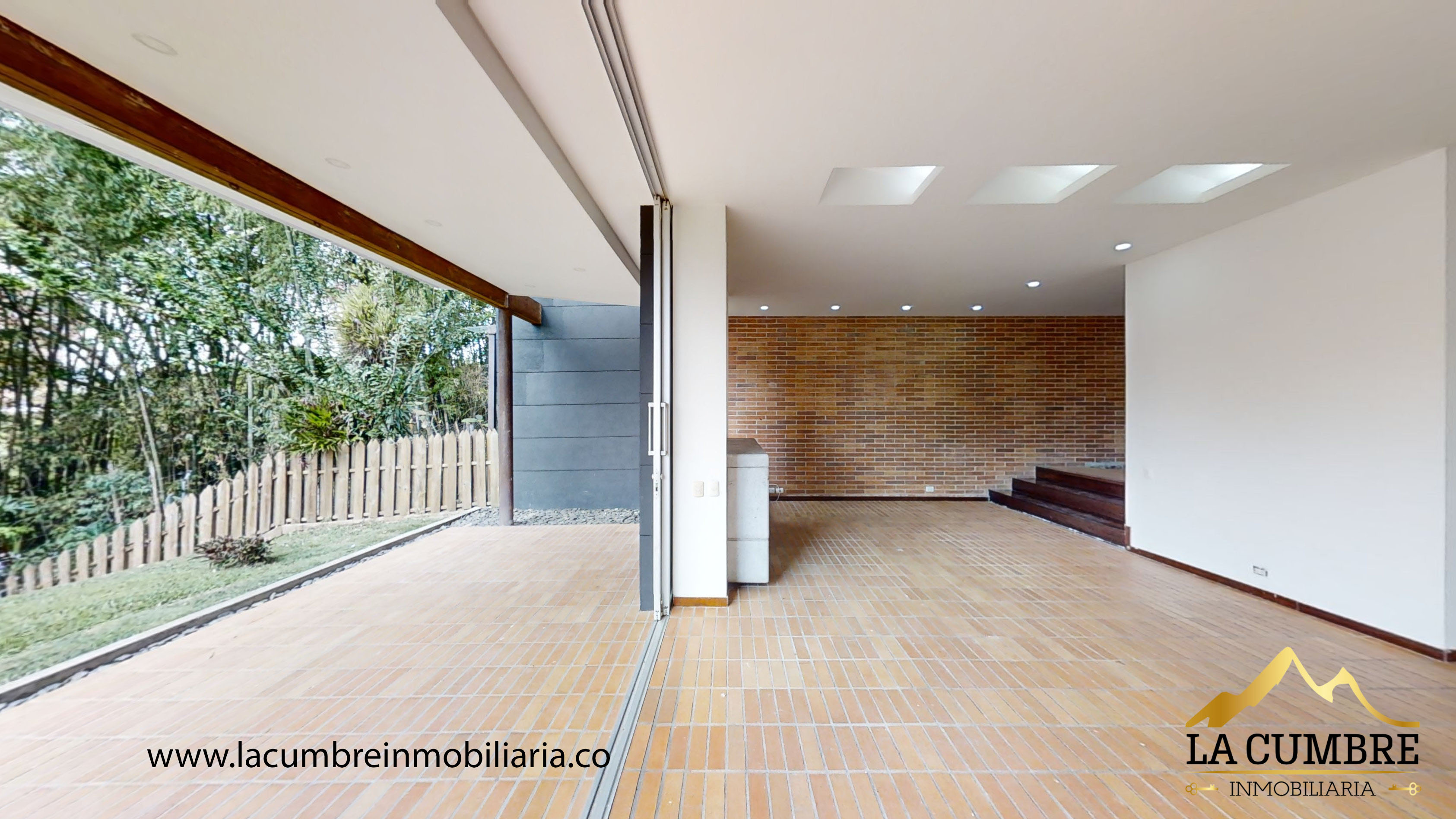3BR House in Loma del Esmeraldal (287 m²) - 3