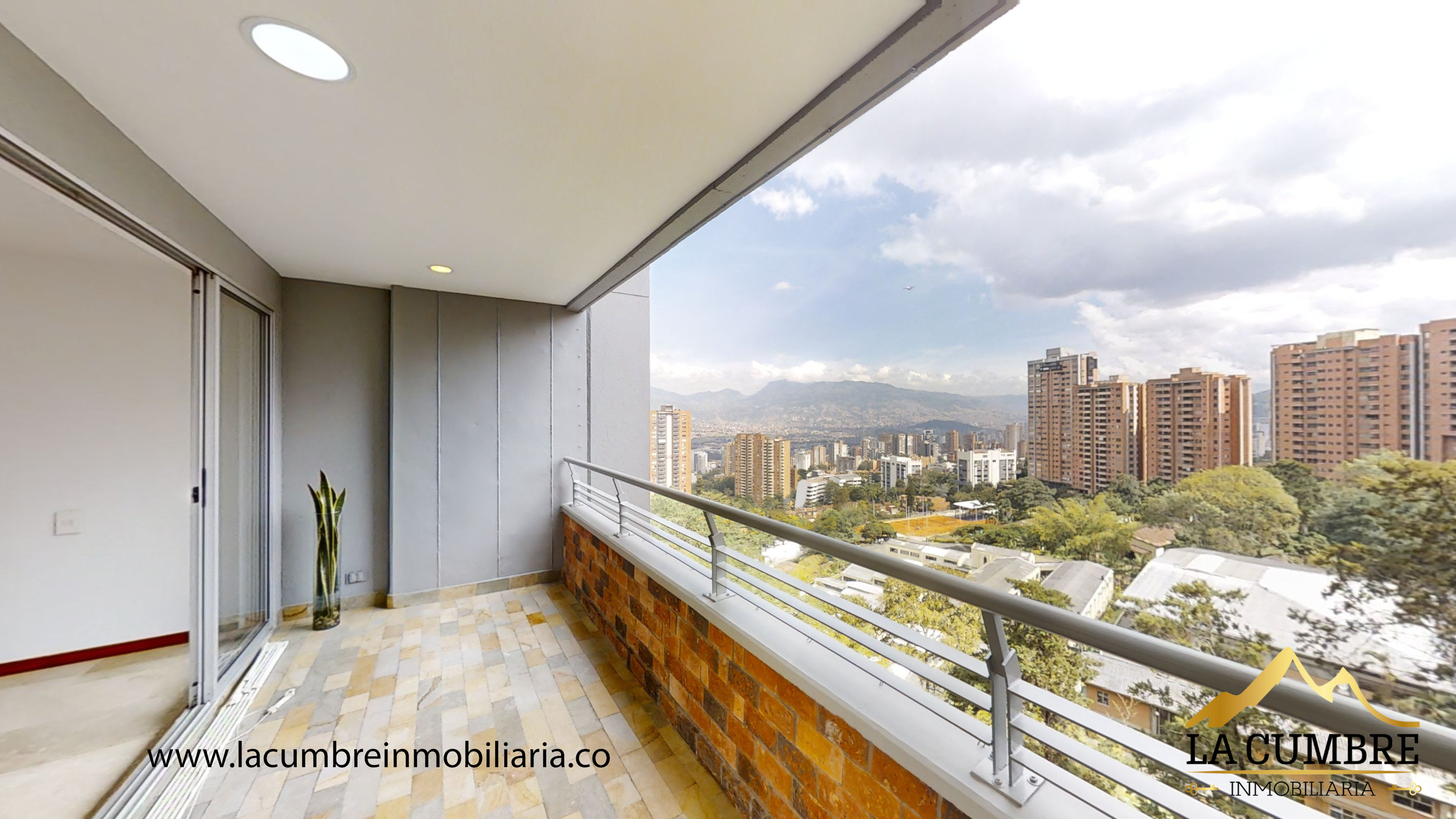 Apartamento de 3 alcobas en arriendo en Los Balsos, Medellín, 133 m² · foto 4 de 12