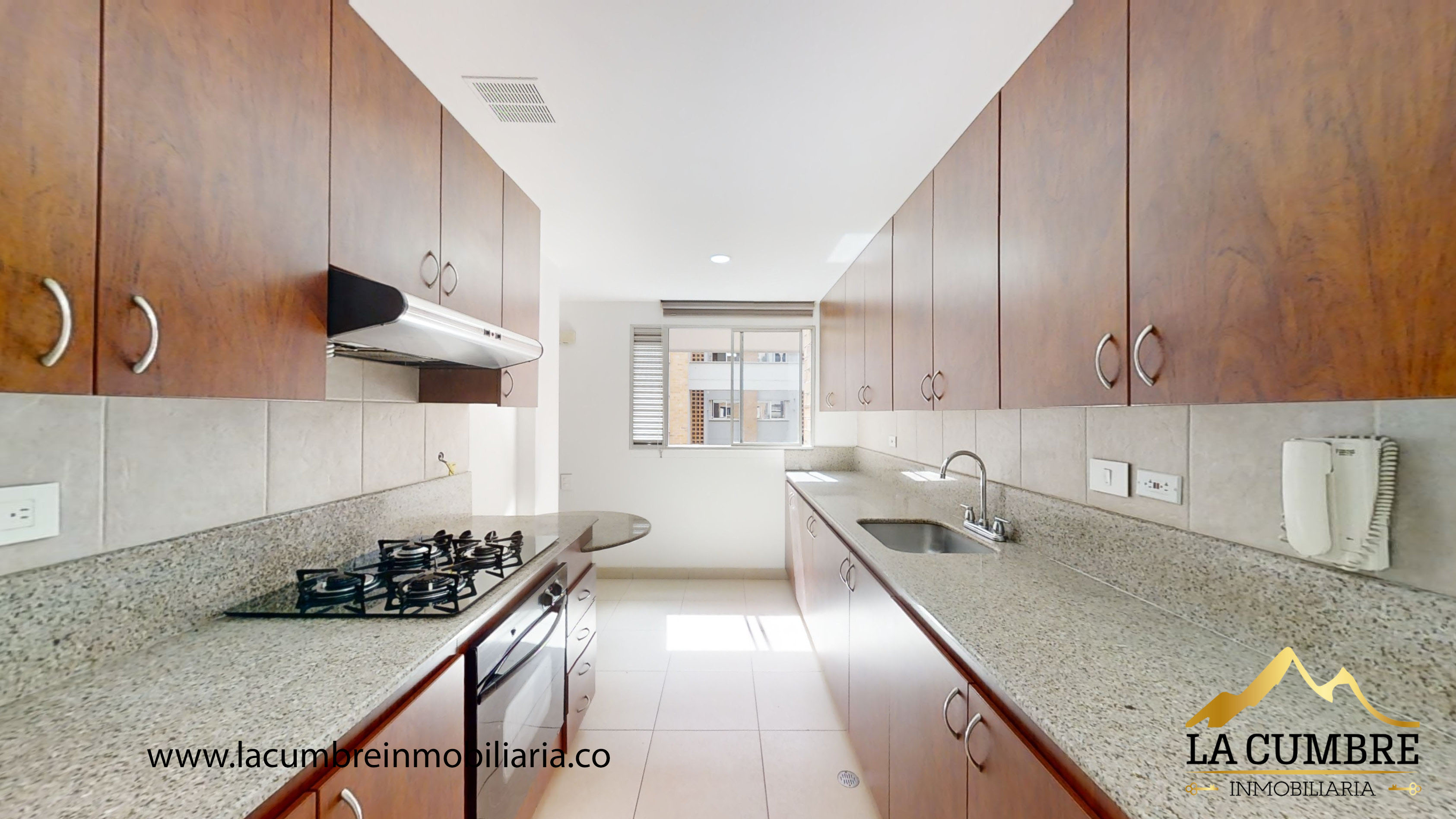 Apartamento de 3 alcobas en arriendo en Los Balsos, Medellín, 133 m² · foto 5 de 12
