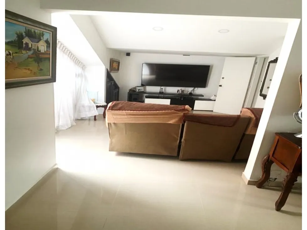 Apartamento de 3 alcobas en venta en Patio Bonito, Medellín, 244 m² · foto 12 de 14