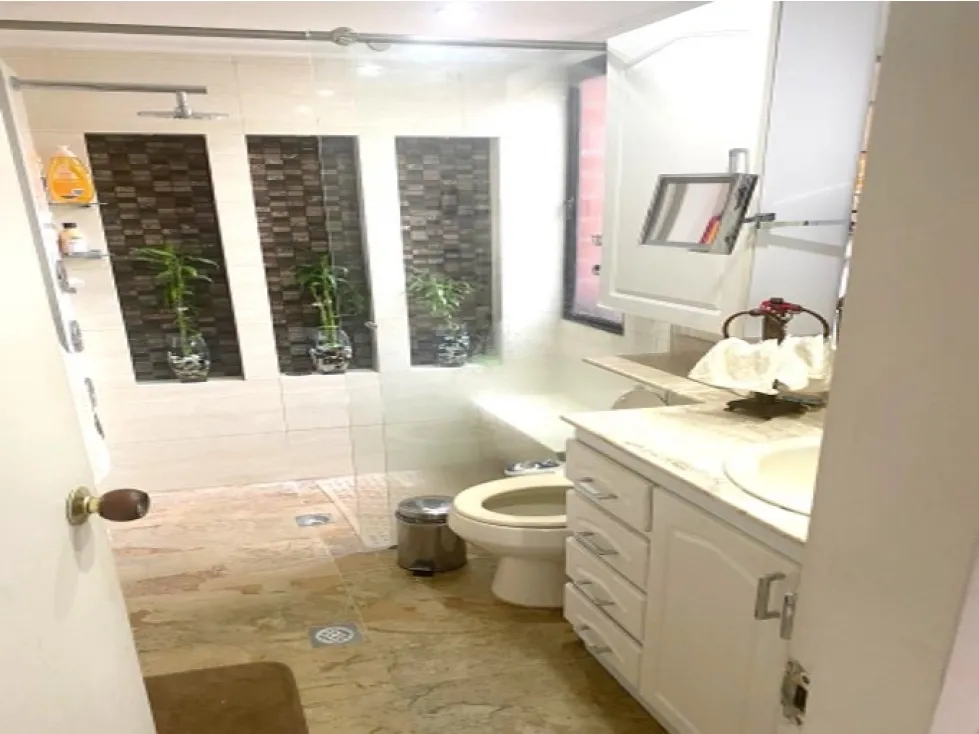 Apartamento de 3 alcobas en venta en Patio Bonito, Medellín, 244 m² · foto 9 de 14