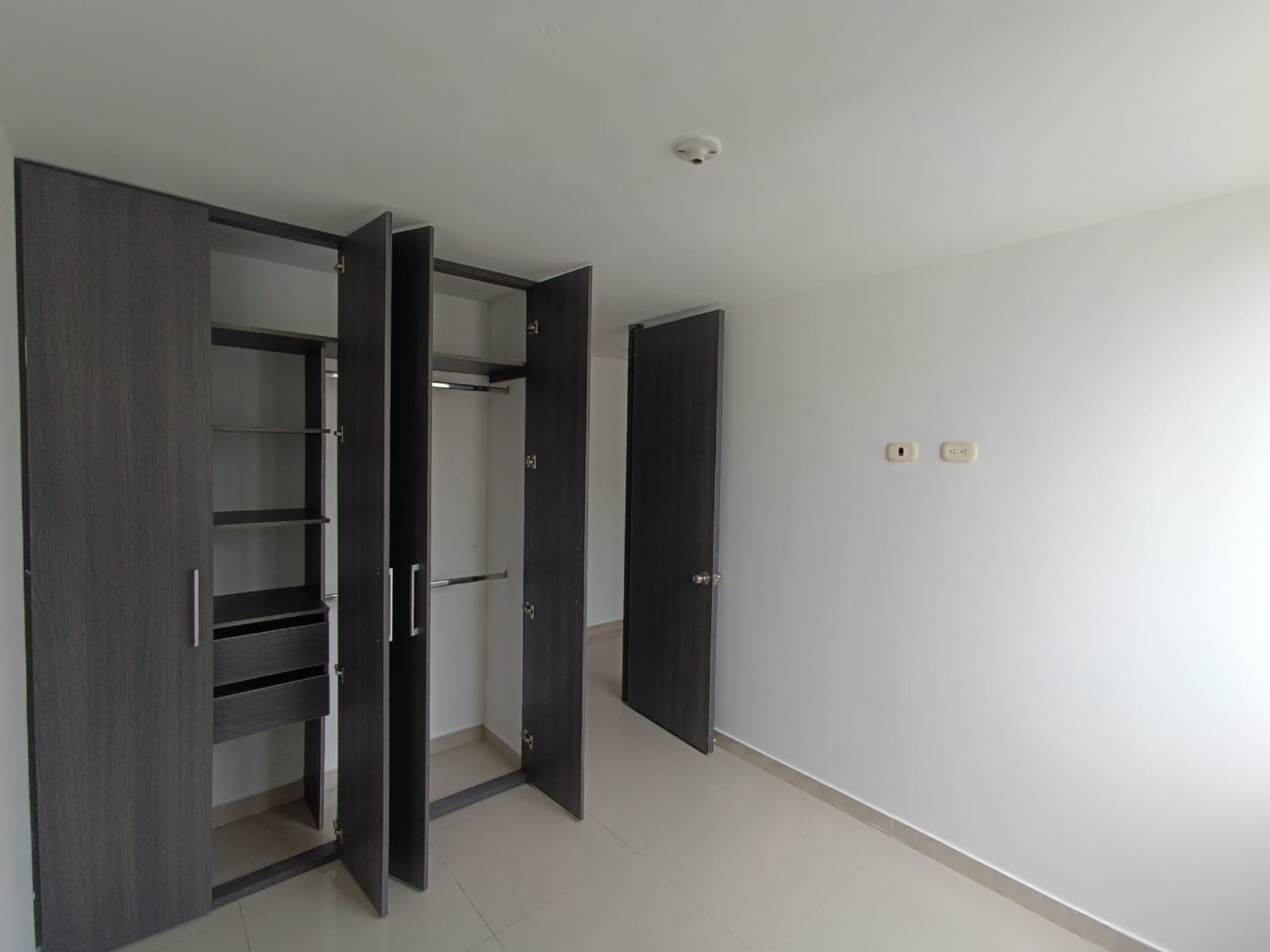 Apartamento de 3 alcobas en venta en Picaleña Y Mirolindo, Ibagué, 73 m² · foto 15 de 24