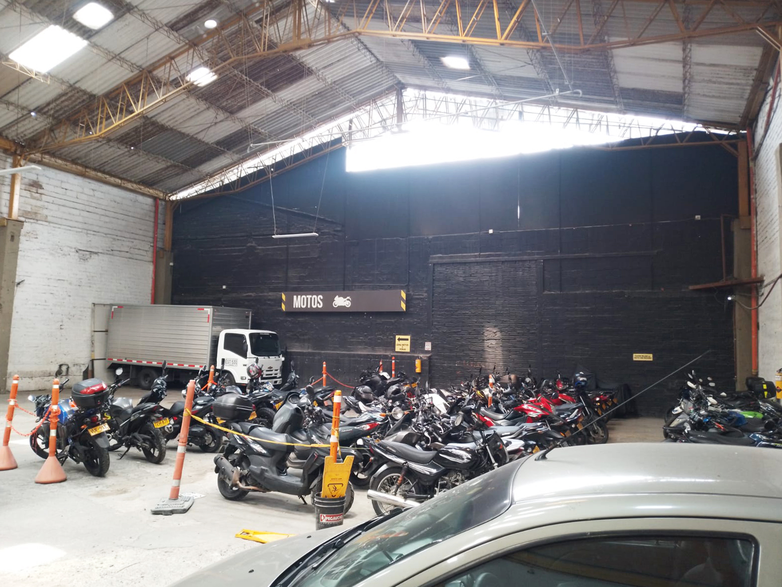 Bodega en arriendo en Belén Fatima, Medellín, 1150 m² · foto 12 de 14