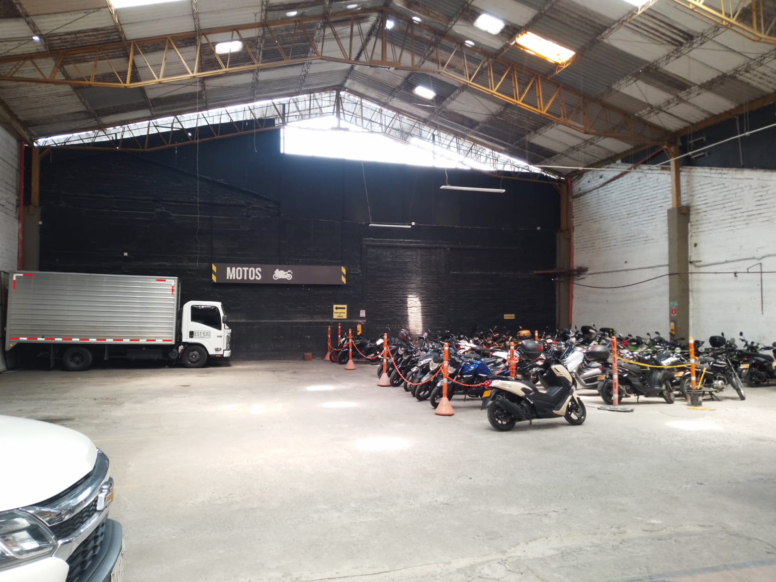 Bodega en arriendo en Belén Fatima, Medellín, 1150 m² · foto 2 de 14
