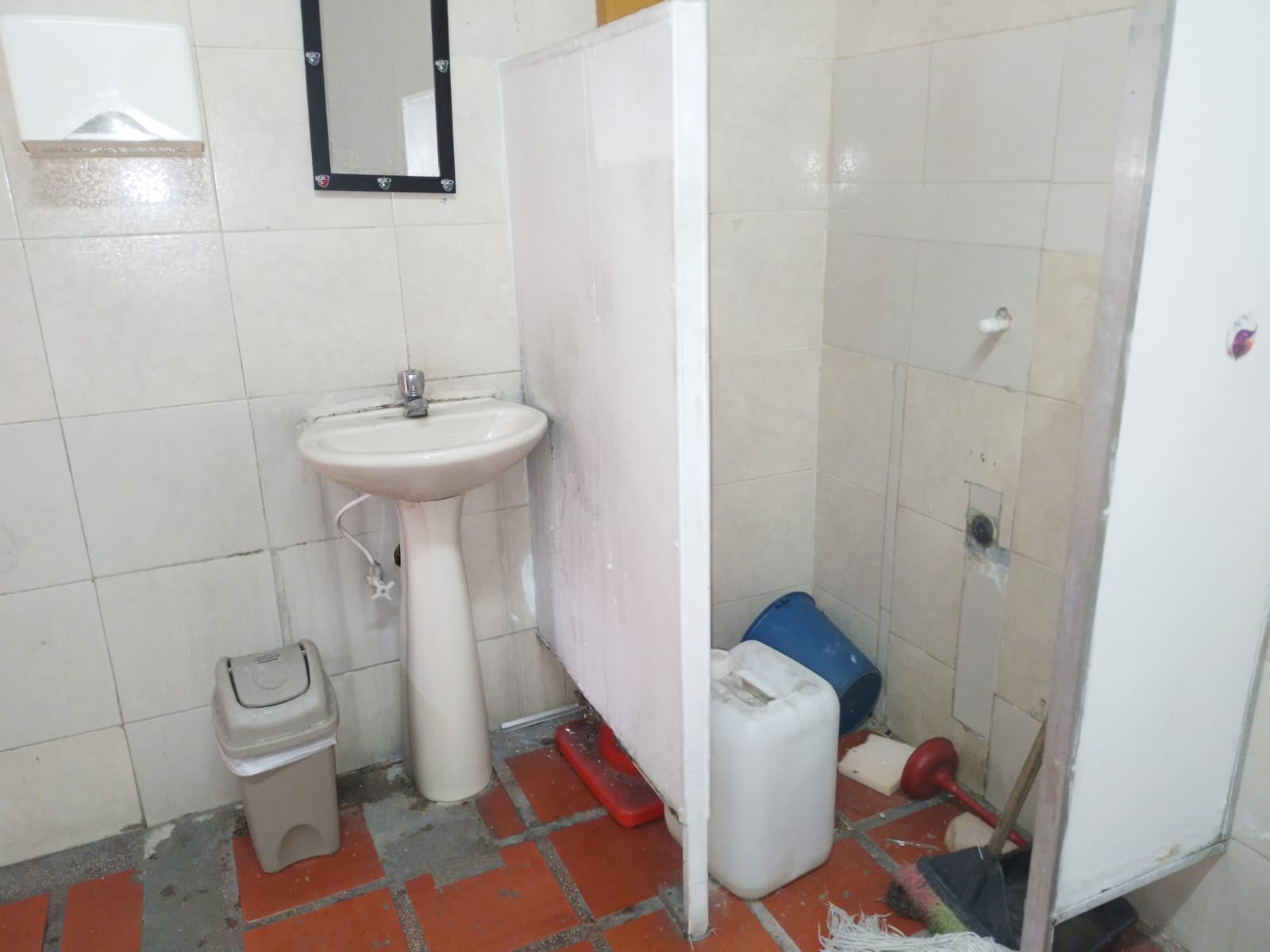 Bodega en arriendo en Belén Fatima, Medellín, 1150 m² · foto 3 de 14