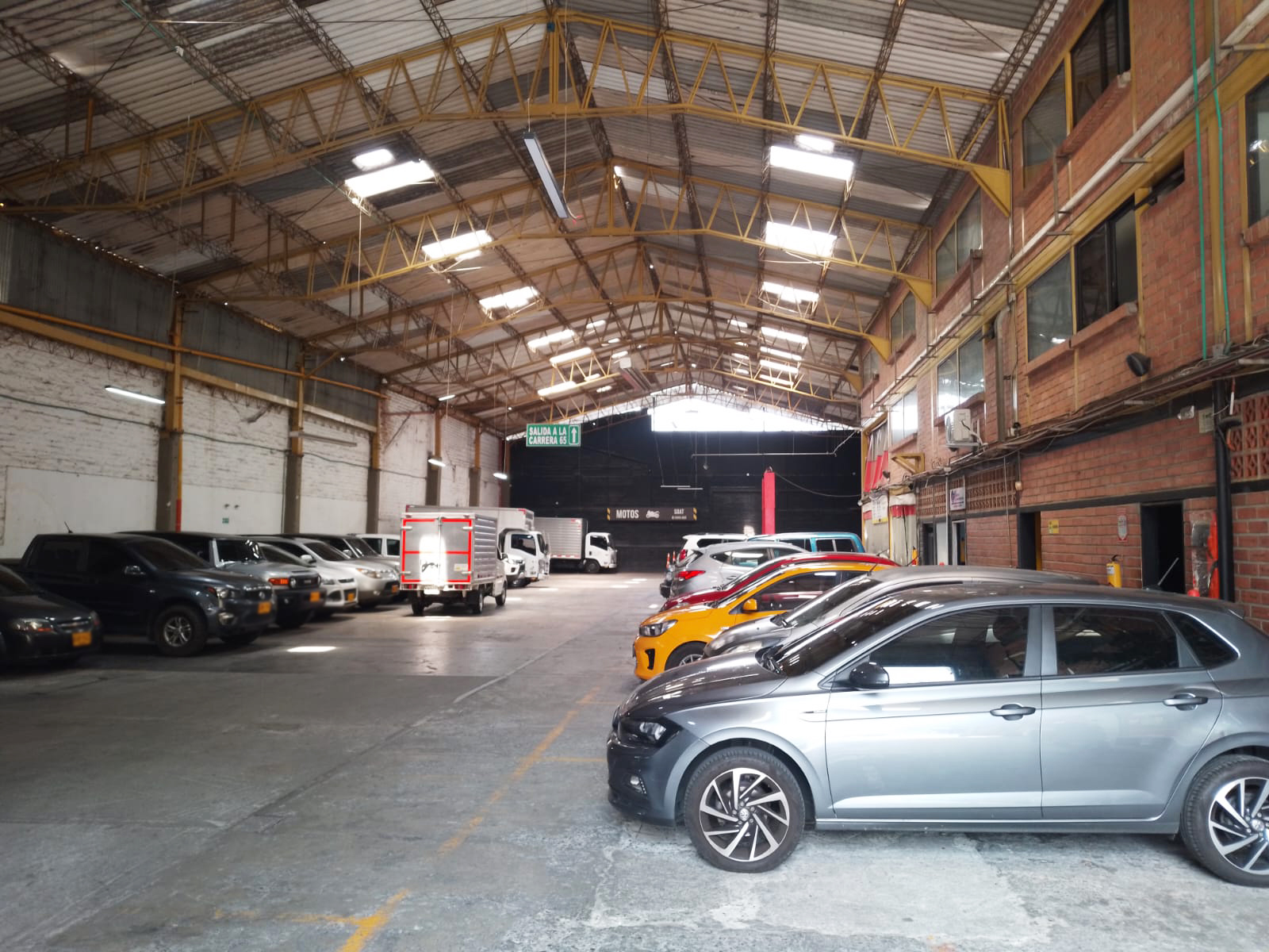 Bodega en arriendo en Belén Fatima, Medellín, 1150 m² · foto 6 de 14