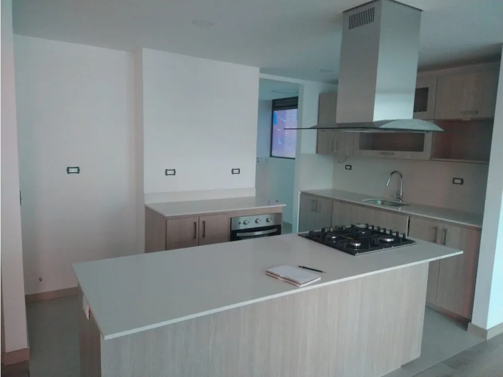 Apartamento de 3 alcobas en venta en Vegas De San Jose, Sabaneta, 103 m² · foto 2 de 9