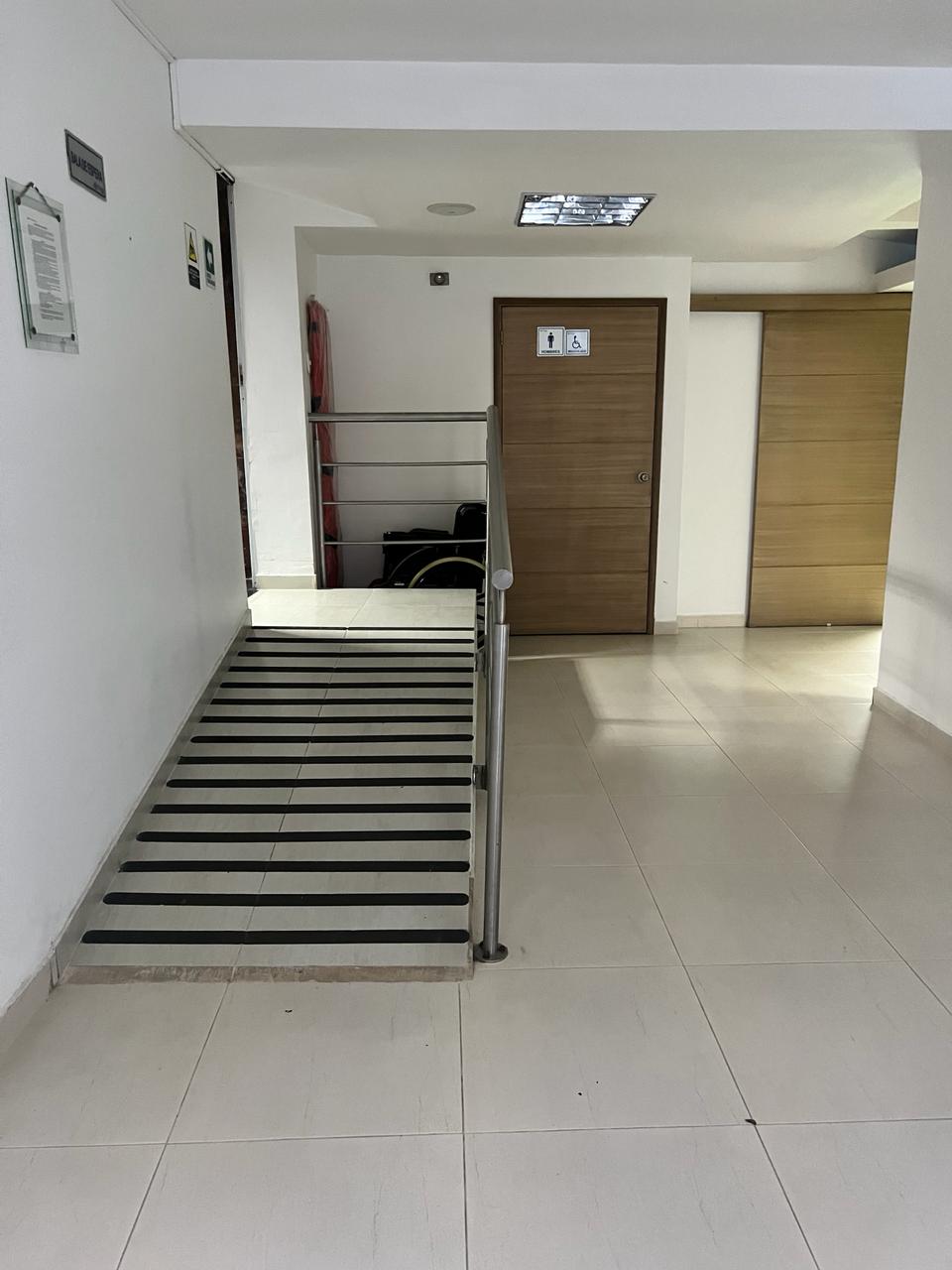 Casa de 11 alcobas en venta en Santa Monica, Cali, 363 m² · foto 2 de 19
