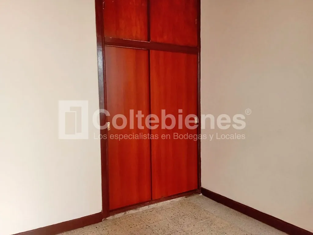 Casa de 7 alcobas en venta en Villa Nueva, Medellín, 238 m² · foto 12 de 24