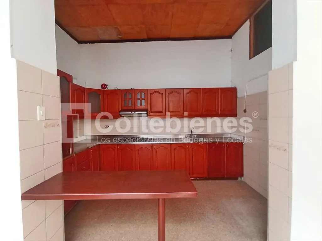 Casa de 7 alcobas en venta en Villa Nueva, Medellín, 238 m² · foto 13 de 24