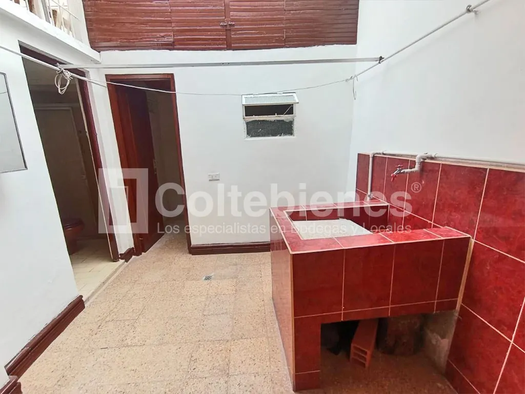 Casa de 7 alcobas en venta en Villa Nueva, Medellín, 238 m² · foto 14 de 24