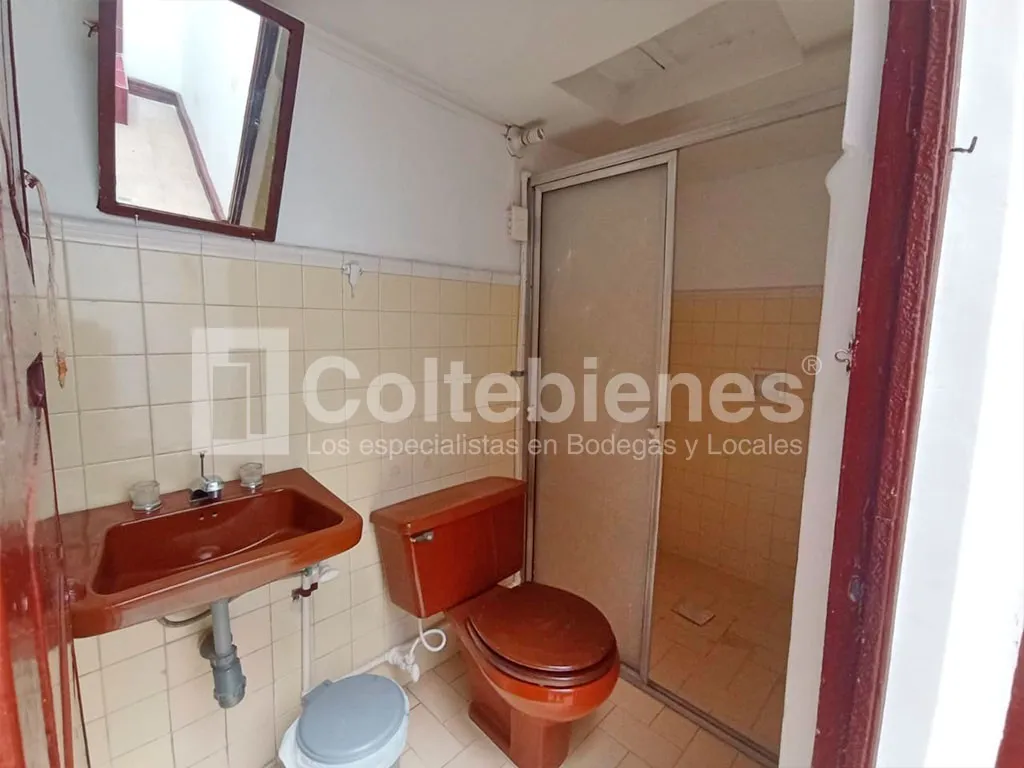 Casa de 7 alcobas en venta en Villa Nueva, Medellín, 238 m² · foto 15 de 24