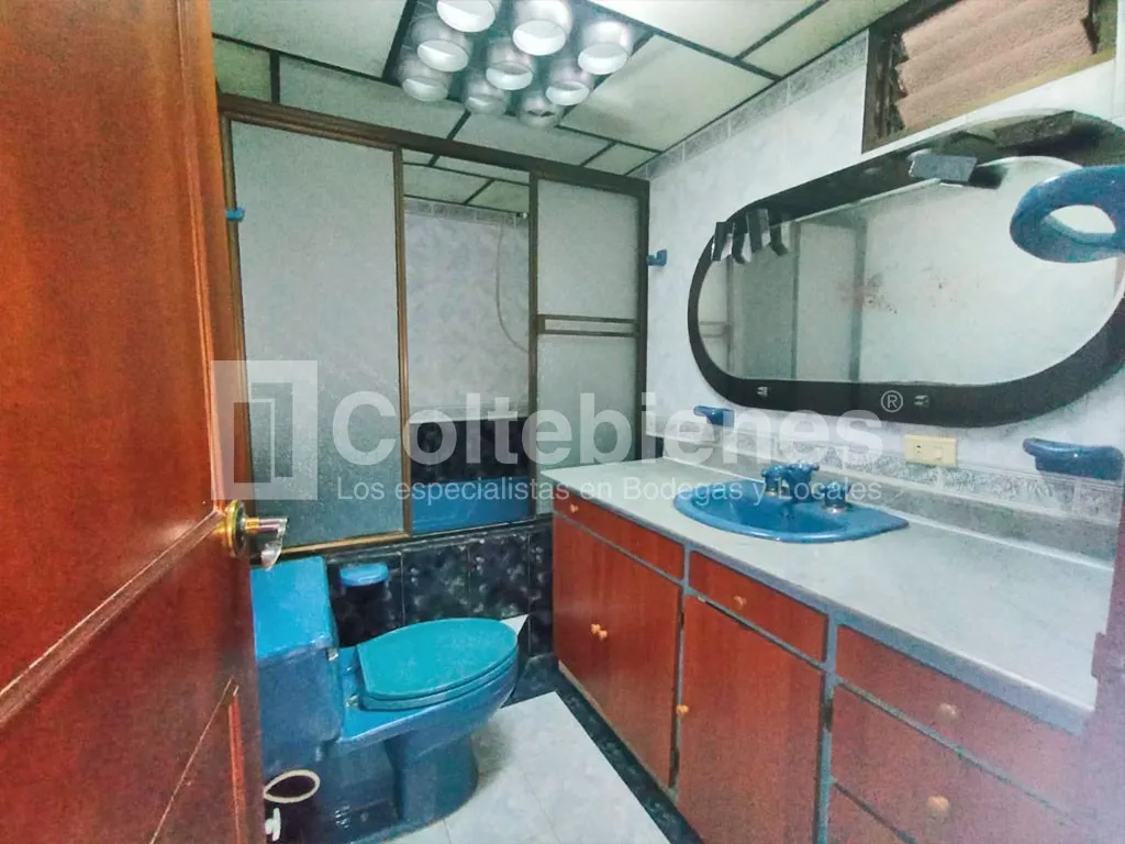Casa de 7 alcobas en venta en Villa Nueva, Medellín, 238 m² · foto 18 de 24