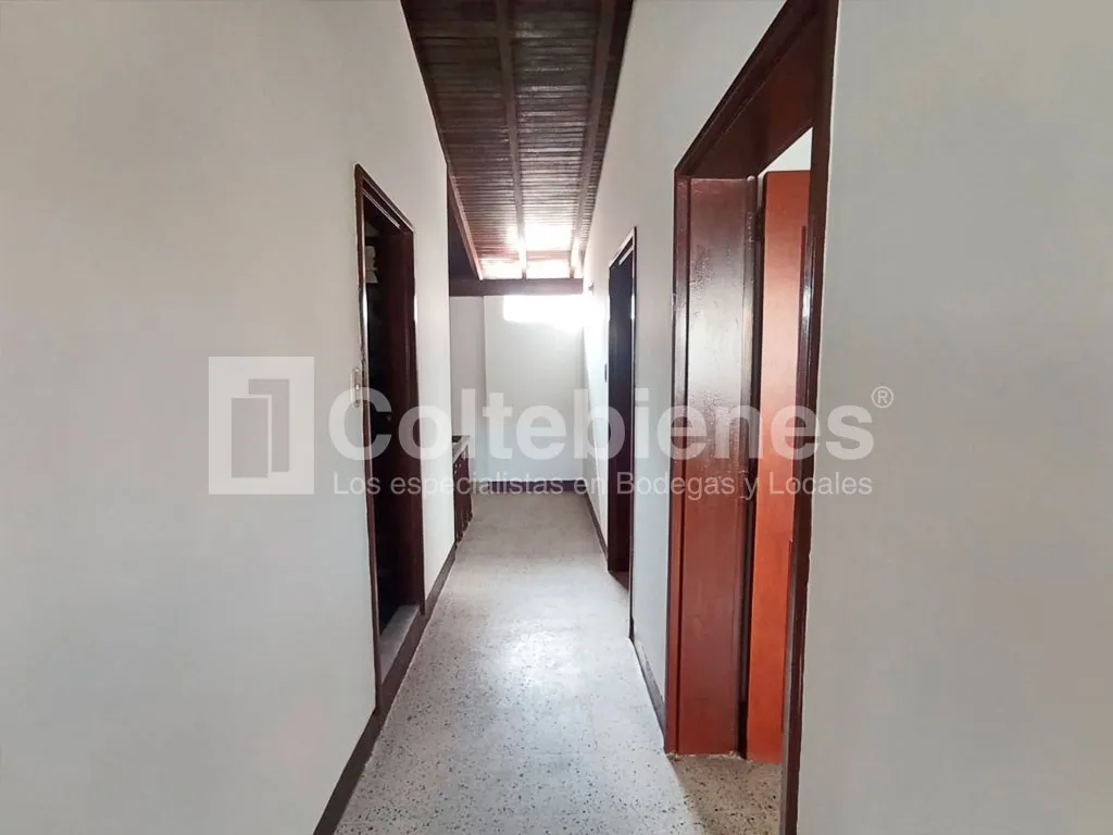 Casa de 7 alcobas en venta en Villa Nueva, Medellín, 238 m² · foto 20 de 24